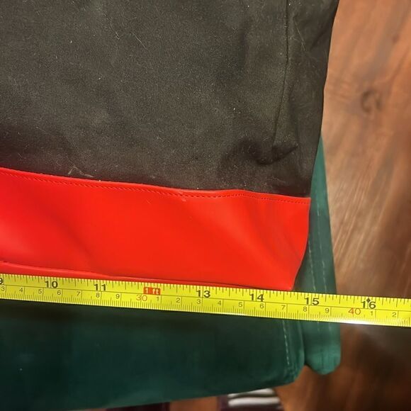 Black and Red Tote - Lancôme - BeautIful NEW - Inside is Waterproof - Picture 5 of 5